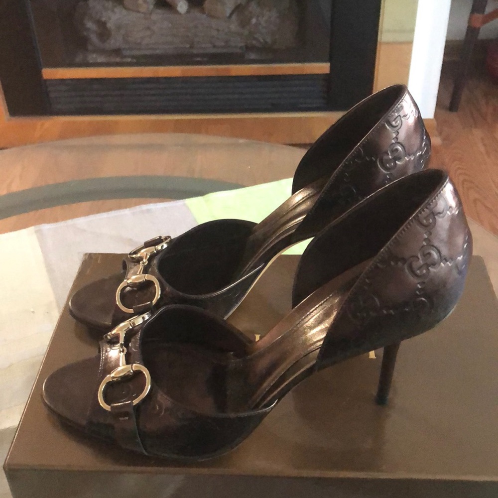 Gucci heels in excellent condition